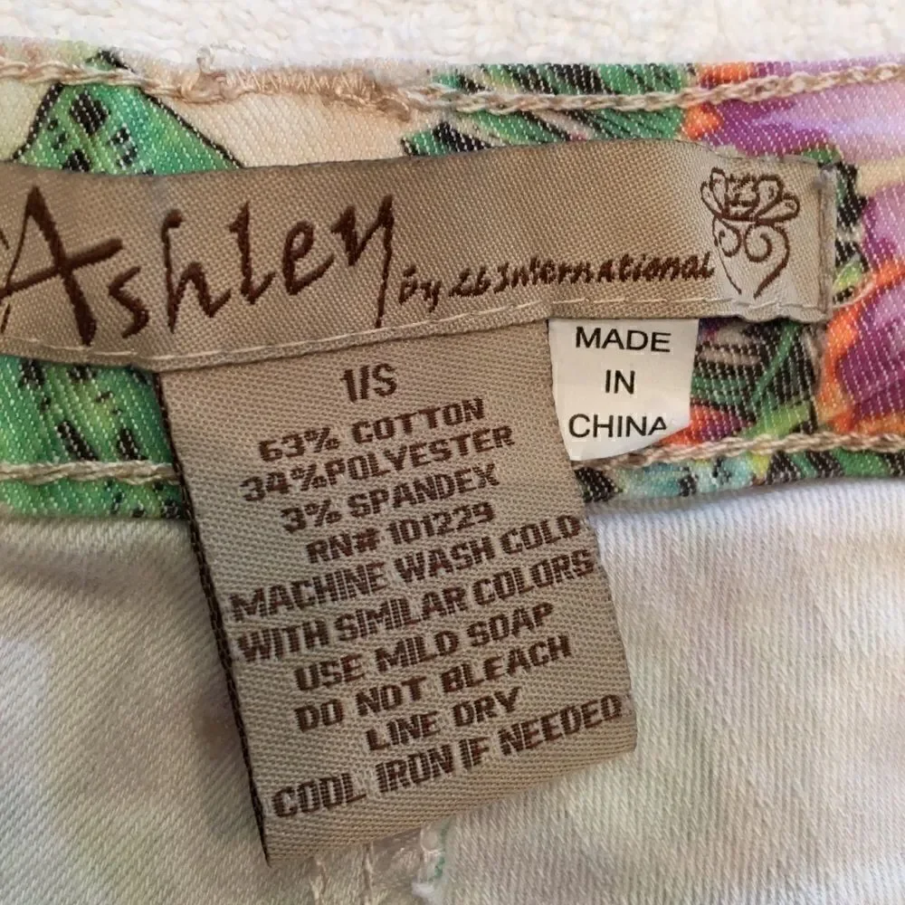Ashley tropical pattern shorts size 1 tan beige with floral tropical des…